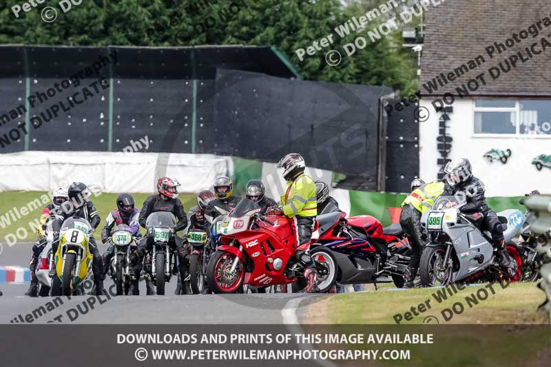 Vintage motorcycle club;eventdigitalimages;mallory park;mallory park trackday photographs;no limits trackdays;peter wileman photography;trackday digital images;trackday photos;vmcc festival 1000 bikes photographs